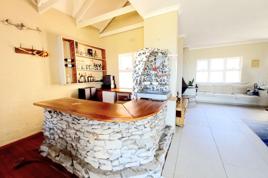 5 Bedroom Property for Sale in Bluewater Bay Western Cape